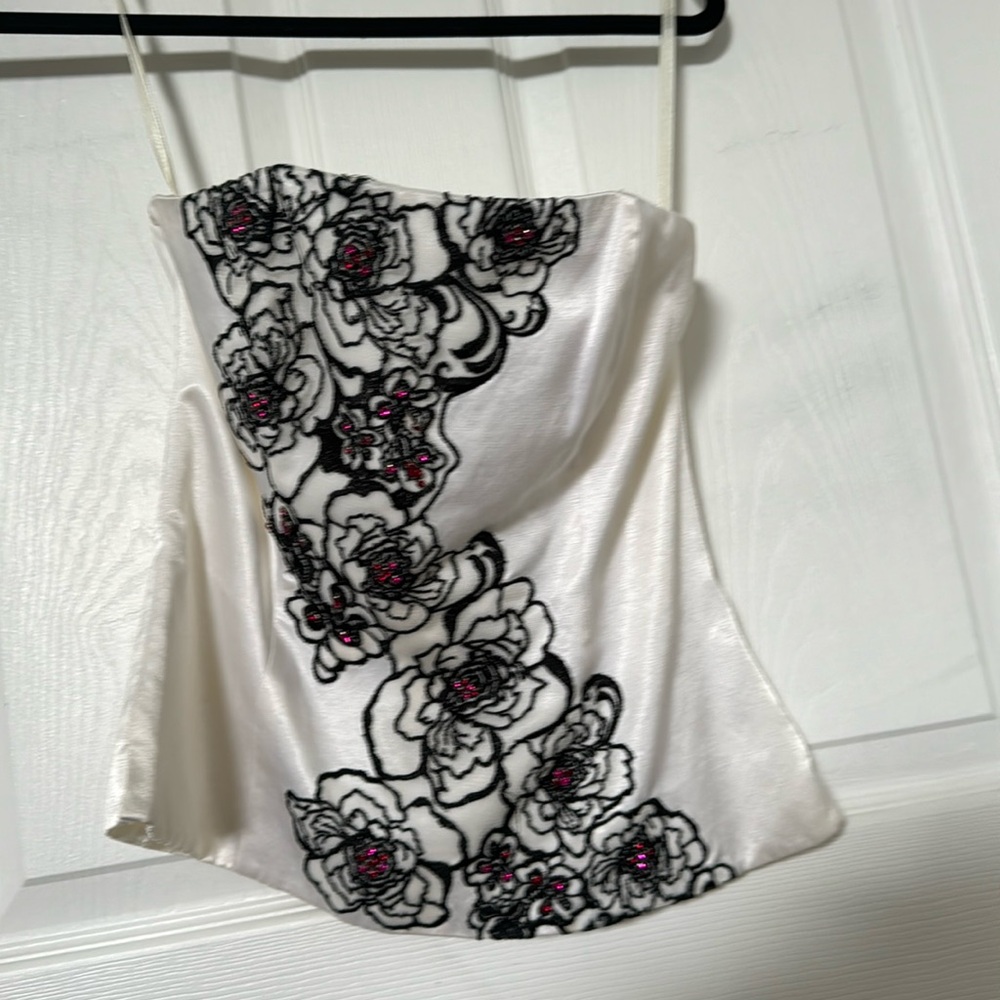 Cute bustier!